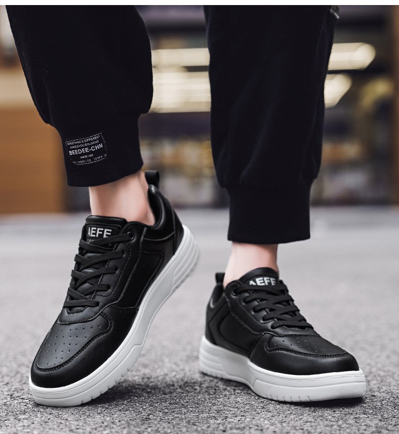 Men's Classic White Low-Top Sneakers Image 1