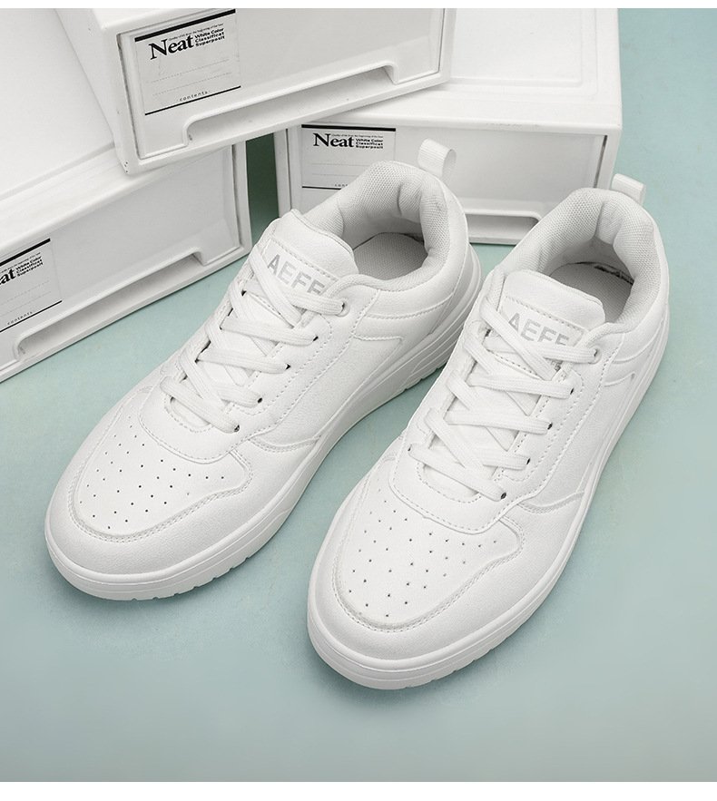 Men's Classic White Low-Top Sneakers Image 5